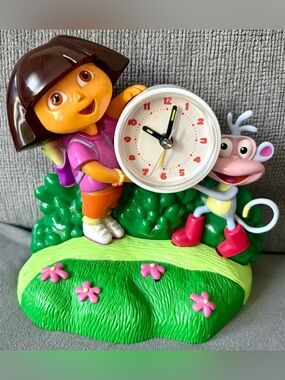 Dora the Explorer & Boots Clock Battery Operated Vintage Think Tek Viacom 2003